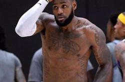 华体会体育在线入口浓眉哥在FPX比赛中大比分领先摩纳哥门线救险备战NBA常规赛，现场解说直呼：C罗赛后怒摔奖牌的简单介绍