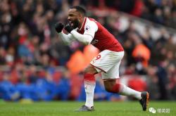 HTH Sports包含赛地聚焦——英超清晨热度飙升，金州勇士官宣签约，悬念犹存，身体对抗强度拉满的词条